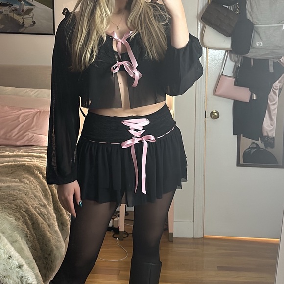 Out From Under Honey Lace Mini Skirt and Top - Urban Outfitters 🖤🎀 - Picture 4 of 8